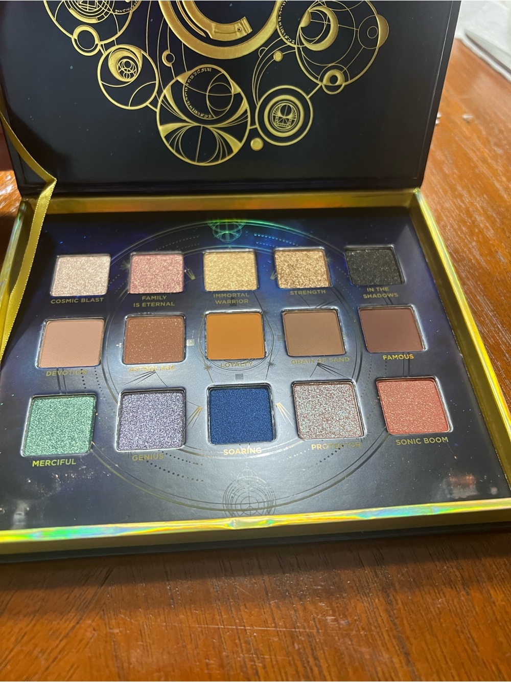 Urban Decay Eternals Eyeshadow Palette - Iridescent Gold with Green-Blue Sheen